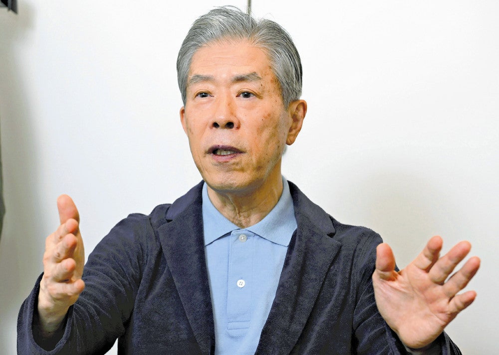 様々な役を演じてきたことについて「幸運で達成感はありますね」と語る岡本さん＝園田寛志郎撮影