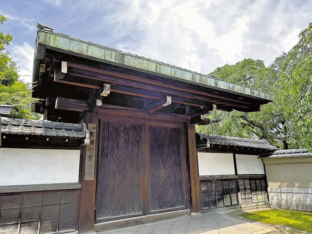 平安女学院が売却した「有栖川宮旧邸　有栖館」の青天門（京都市上京区で）