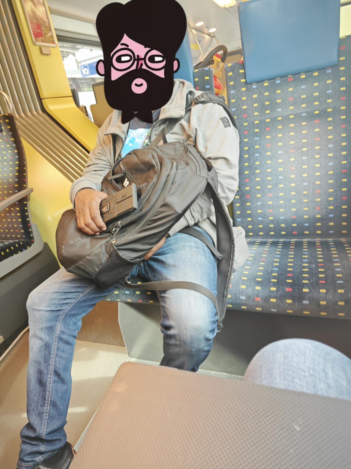 電車の中で自慰行為をする男 ― 警察を呼ぶ価値はあるか? 電車の中で自慰行為をする男 ― 警察を呼ぶ価値はあるか?