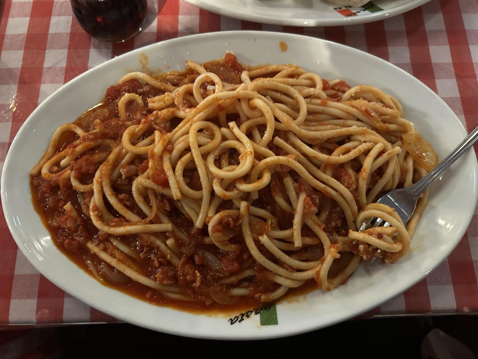 Pasta Sentral Vestkanten で食事中: 追加のパルメザンはどこにあるの?