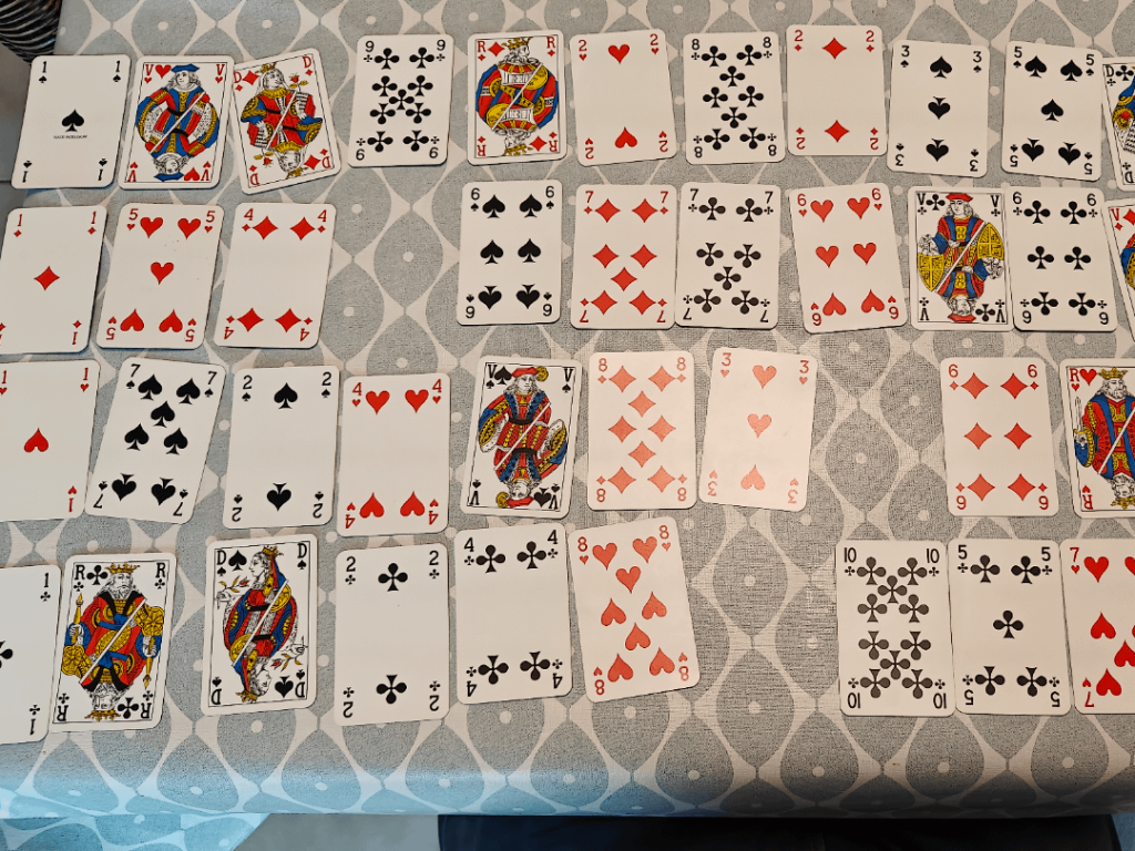 このカードゲームの名前を知っている人はいますか？
