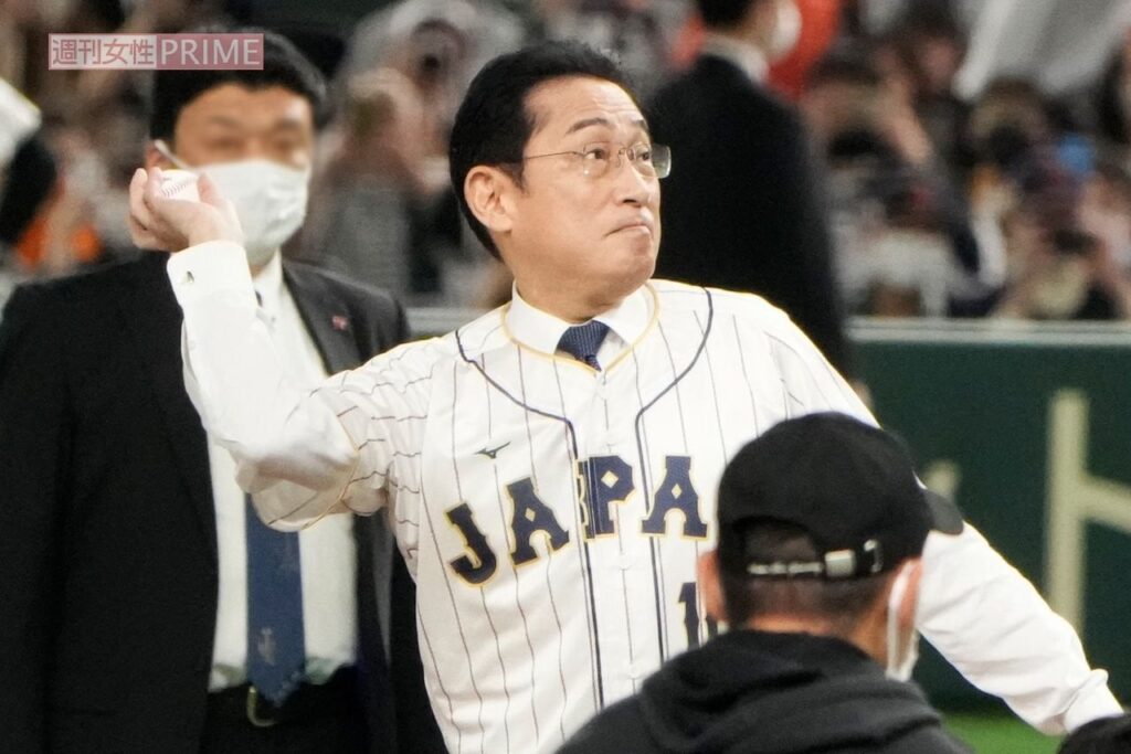 岸田文雄首相が肝入り「定額減税」を給料日からわずか2日間で「効果出ている」自己評価に、「キラキラ世界が見えるメガネ」「曇りメガネ」またも不名誉あだ名 ―《メガネに度が入っているのか確かめた方が良い》