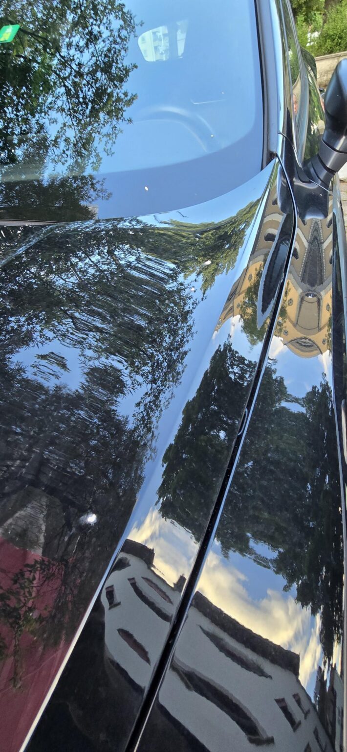 改装中の隣の建物から私の車（有料駐車場に停めている）に石膏が付いてしまいました