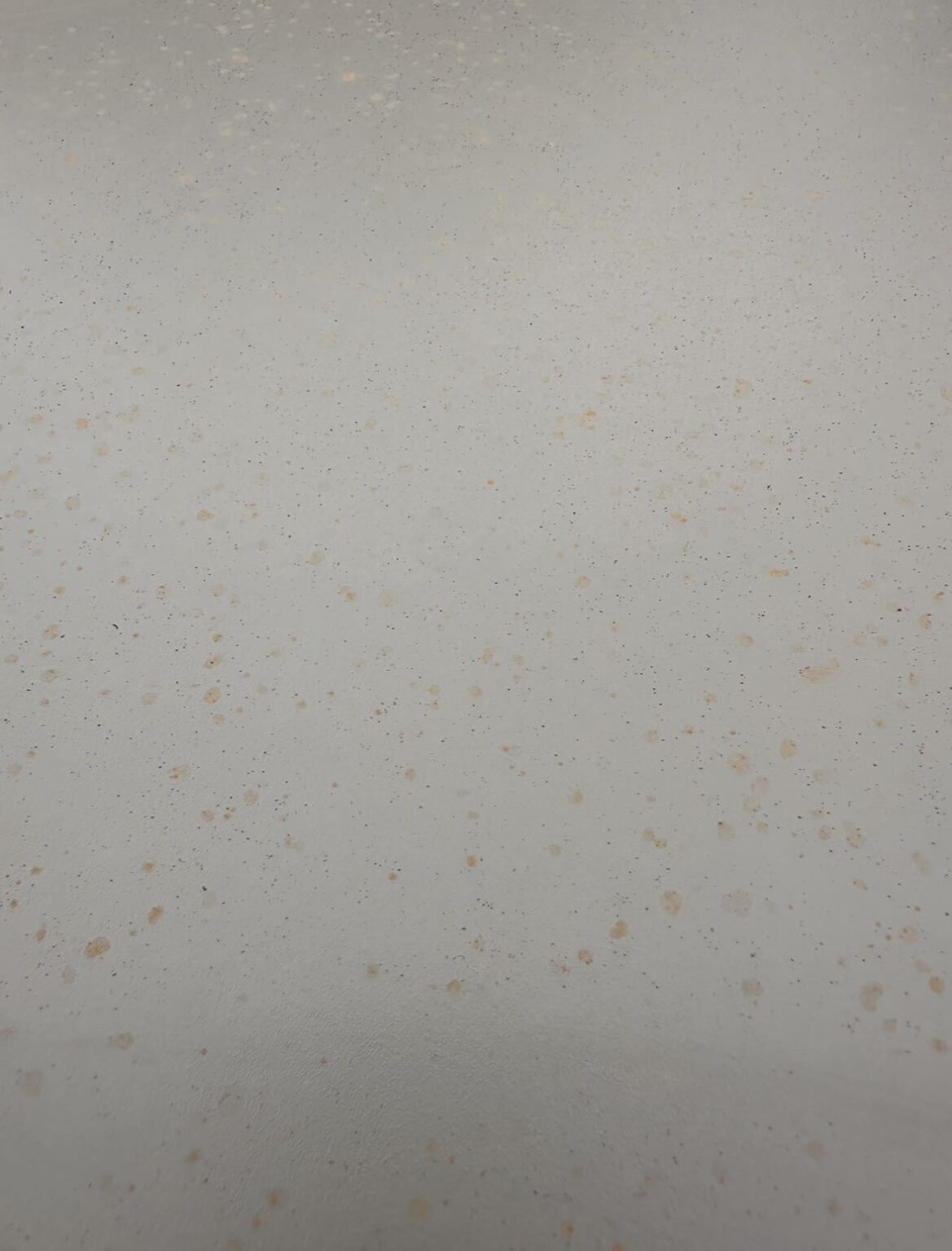 オレンジ色の雨？
