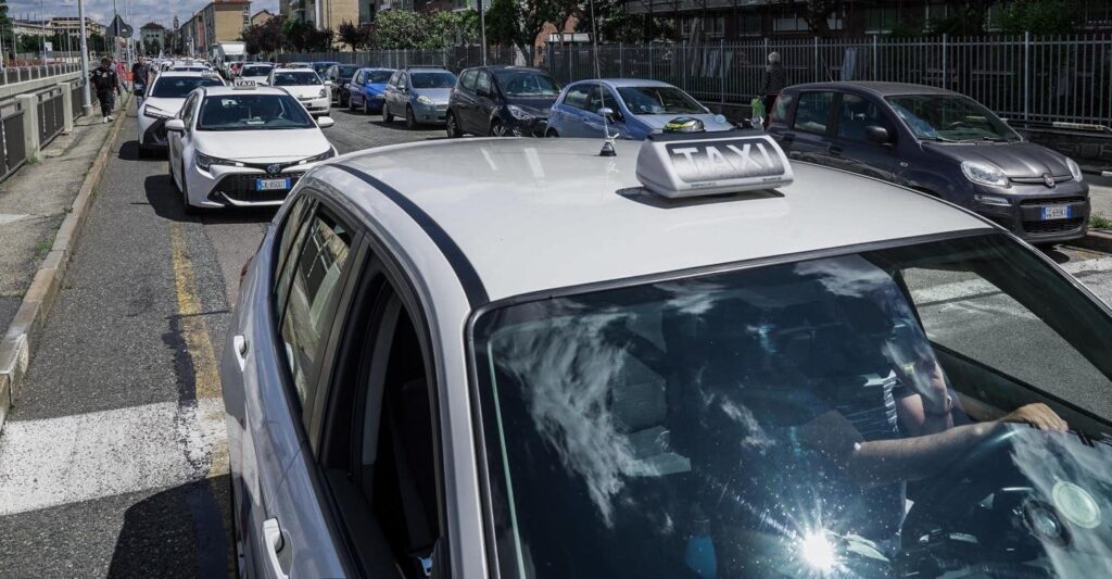 2022 年のタクシー運転手の平均収入は 15,500 ユーロと申告