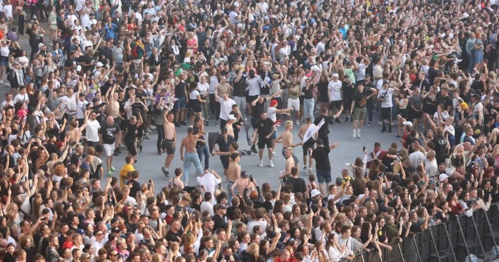 「戦争で犠牲になった人々に捧げます！」 ベラルーシのラッパー、マックス・コルシュはタリンで数千人に忘れられない経験を与えた