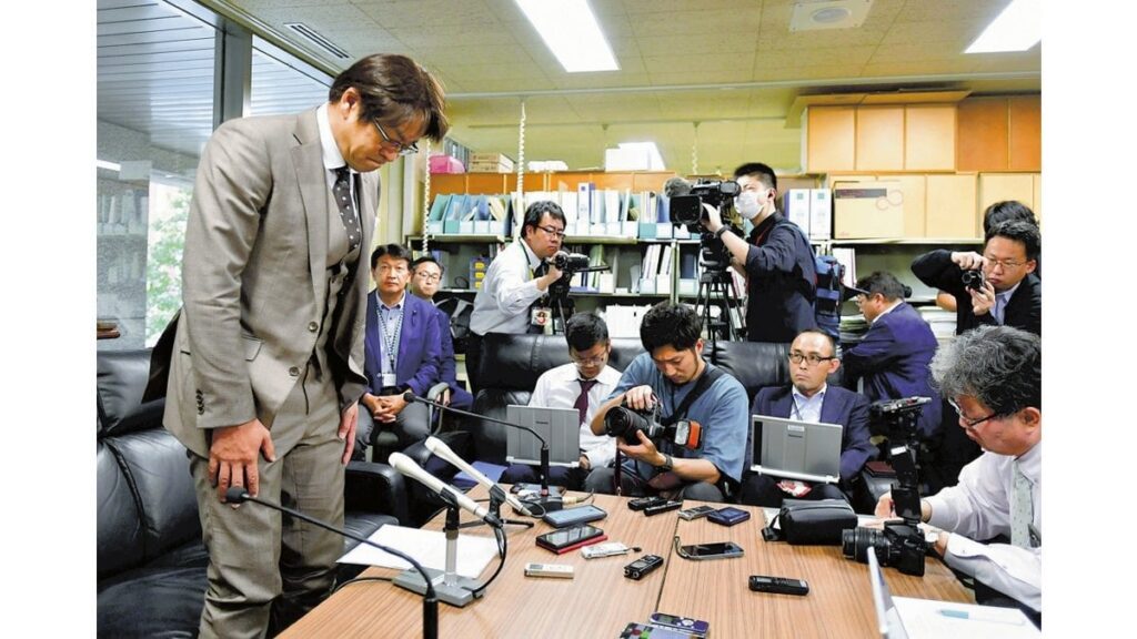 堀井氏衆院選不出馬表明「けじめつけたい」 離党、辞職否定 地元対応信頼失う - 読売新聞オンライン
