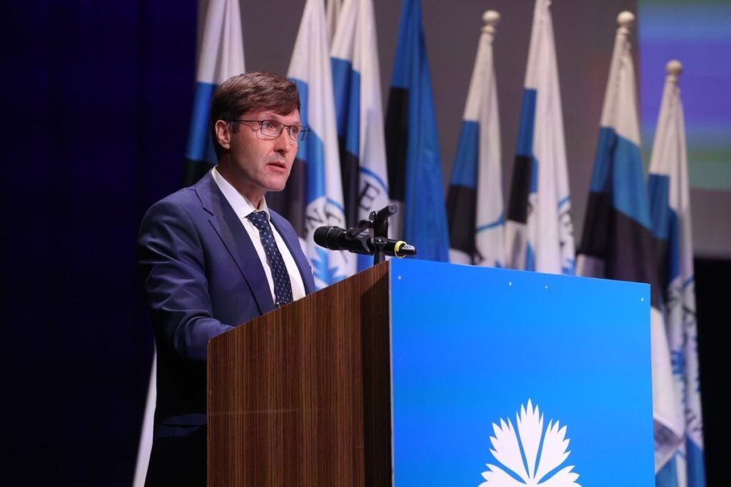 マーティン・ヘルメ氏がEKRE会議で議長に再選された