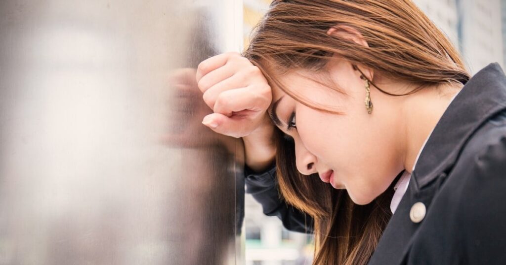 東京都は0.99と過去最低の出生率！ 岸田政権は若者の苦しみがわかっていない 国の予測がはずれ続ける理由 ― 実質賃金のさらなる低下で未来はさらに暗い
