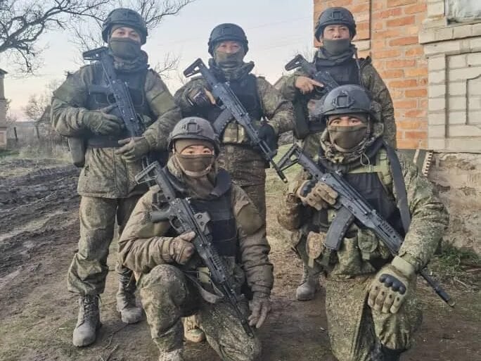 3,000ドルの給料とロシア国籍の偽りの約束に騙され、ウクライナのネパール人傭兵たちは今や罠にかけられ、負傷し、あるいは死亡し、戦争の恐怖から逃れて故郷に帰ることを切望している。