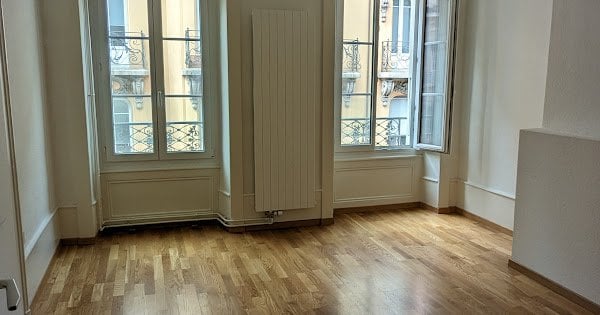 費用のかかる「Etat des lieux」の清掃を手伝う