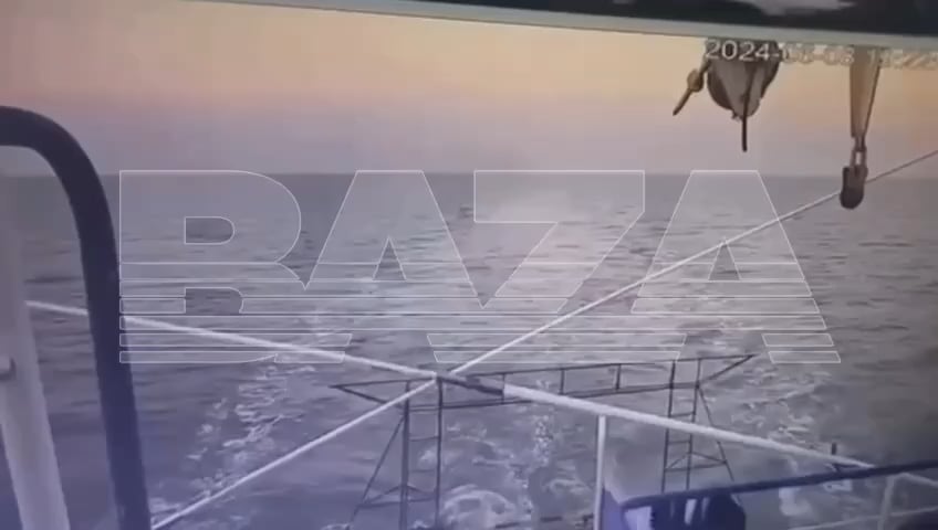 ウクライナの無人航空機は6月8日の夕方、タガンログ湾でタグボート「エンジニア・スミルノフ」とはしけ「セクション179」を攻撃した。
