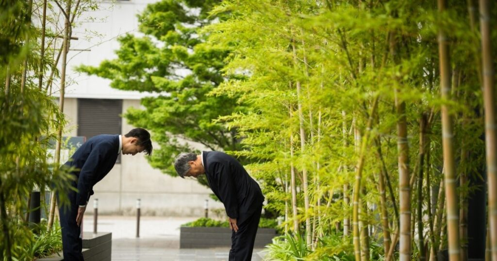 大炎上した「挨拶しない自由」の議論が、10年後には「消滅する」と言えるワケ ―「ジョブ型雇用」への移行で変わること