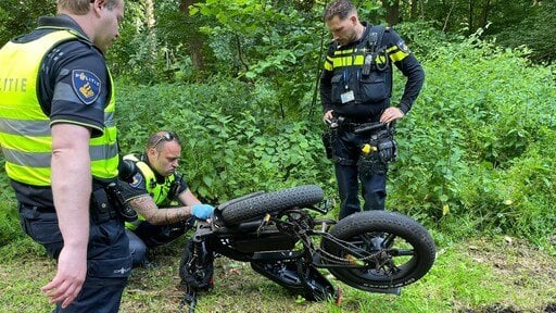 VVDはヘルメットの義務化、最低年齢16歳以上、ファットバイクの原付免許の取得を求めている
