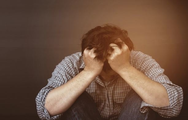 家庭内暴力: 助けを求める男性の数が 24 か月で 39% 急増。 苦情の主な原因は 65 歳以上の人々