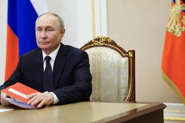 プーチンはウクライナでの永遠の戦争に資金を提供する計画を立てている