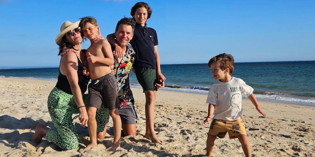 子供たちをサマーキャンプに送るのは、ヨーロッパへの家族旅行よりも費用がかかりました。私たちはとても楽しかったので、結局ポルトガルに移住することになりました。