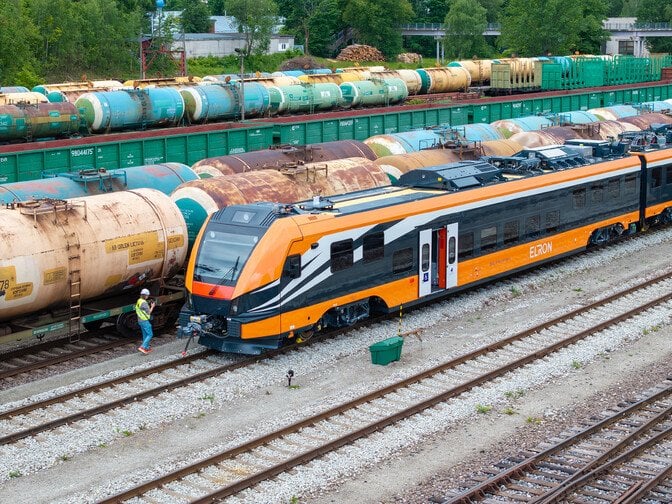 エルロン列車は予想より9か月遅れで最高速度で走行できる
