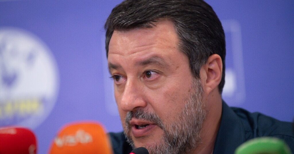 サルビーニ氏、ボッシ氏を連盟から追放する構え：「彼は地域社会を軽視した」その後、「再び書記選に立候補する」と発表、ブーツを履いたヴァナッチ将軍を「彼のような問題のある候補者が投票記録を打ち立てたことで称賛」