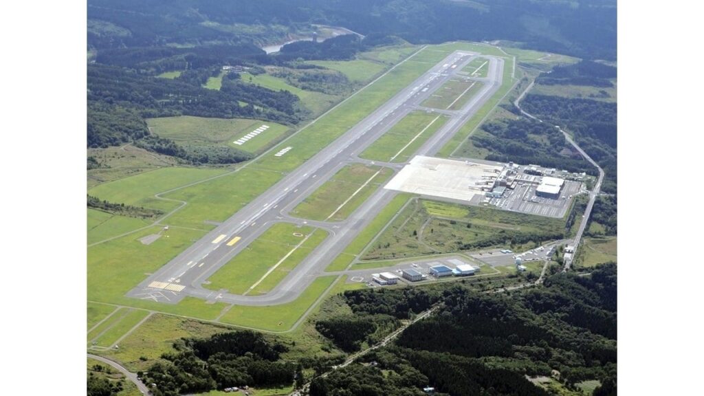 空自のステルス戦闘機「Ｆ３５Ａ」２機、青森空港に相次いで緊急着陸…滑走路を一時閉鎖 - 読売新聞オンライン