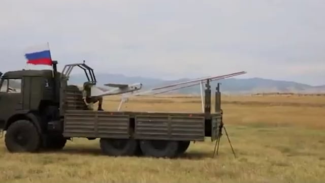 西側諸国はロシアに必要な軍民両用製品を供給している。クレムリンは西側諸国製の装備で作られたランセットを使ってウクライナの民間人を殺害している…西側諸国はこの状況をどう変えられるだろうか？EUと米国はロシアのドローン製造に使用される商品をクレムリンに供給するのをやめるべきだ。