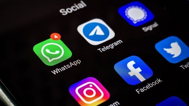 あなたのスマートフォンを政府に覗かせるのは決して良い考えではありません