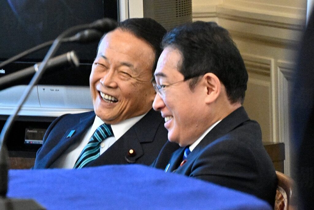 麻生副総裁が岸田首相に激怒「事前相談なしで謝罪のみ。ナメてるのか」（デイリー新潮） - Yahoo!ニュース - Yahoo!ニュース