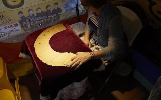 イタリア人の 5 人に 1 人がマジシャンや占い師に依存しています。顧客の 3 分の 2 が女性で、サービスは常にオンラインで行われています。