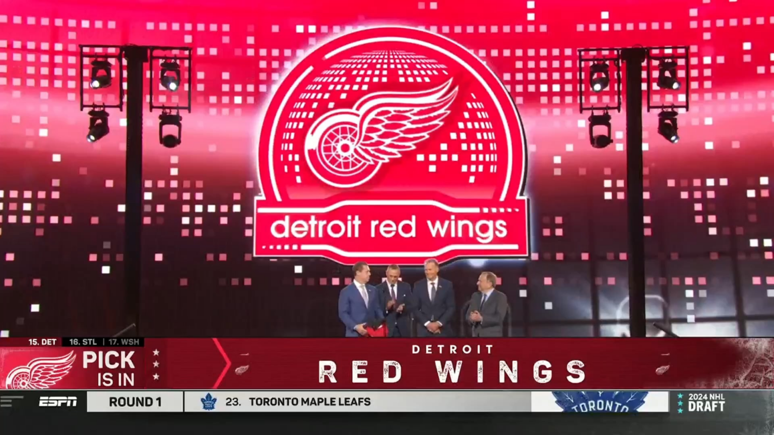 ミッチ・ブランセグ＝ナイガード選手は、ノルウェー生まれのホッケー選手として初めてNHLドラフト1巡目で指名される。