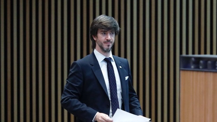 エンセンヤット氏はモンタネール氏の裁判で、国会議員団の会長が彼の給料を補ったことはないと宣言した。