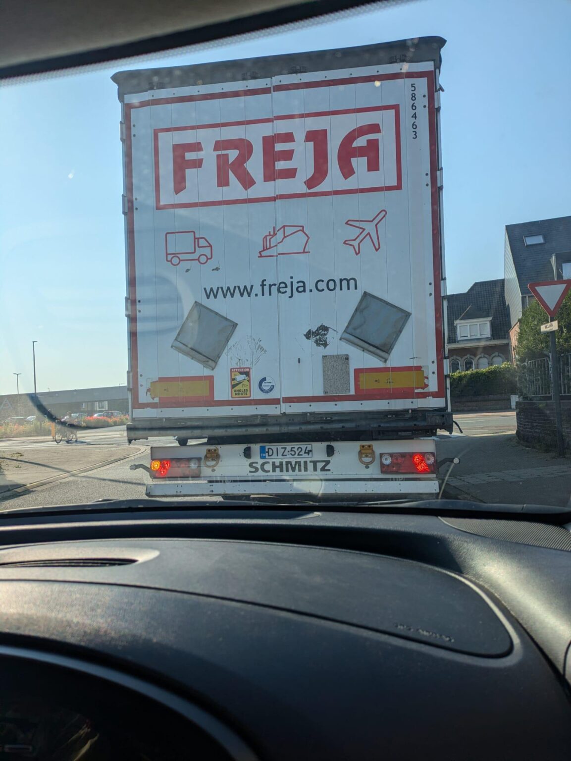 ベルギーで初めてフィンランドのトラックを見た