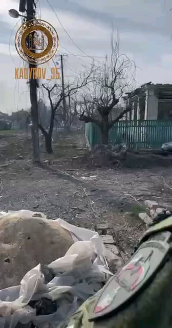 チェチェン軍兵士がハリコフ郊外を清掃