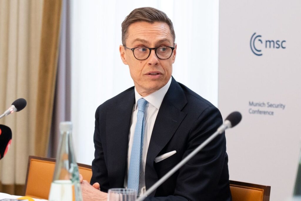 フィンランド大統領、中国に対しロシアにウクライナ戦争終結を説得するよう要請