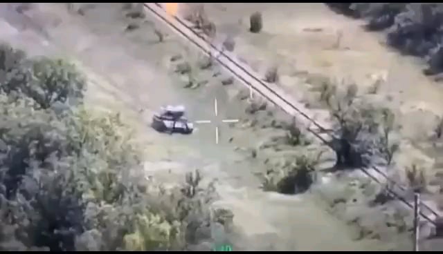 ウクライナ第46旅団がジャベリンでヴレダル方面のロシア戦車の屋根を破壊