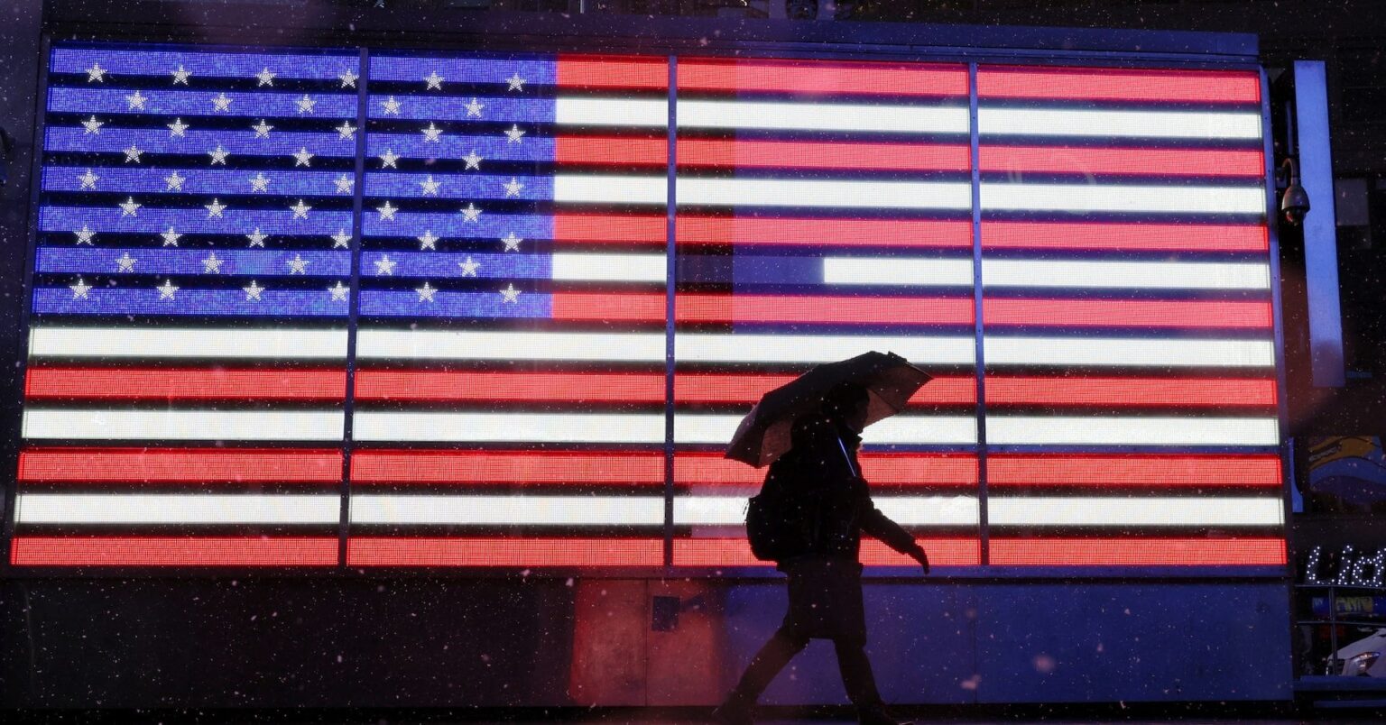 コラム：米経済、現実の姿と国民の認識に大きな落差 インフレが影