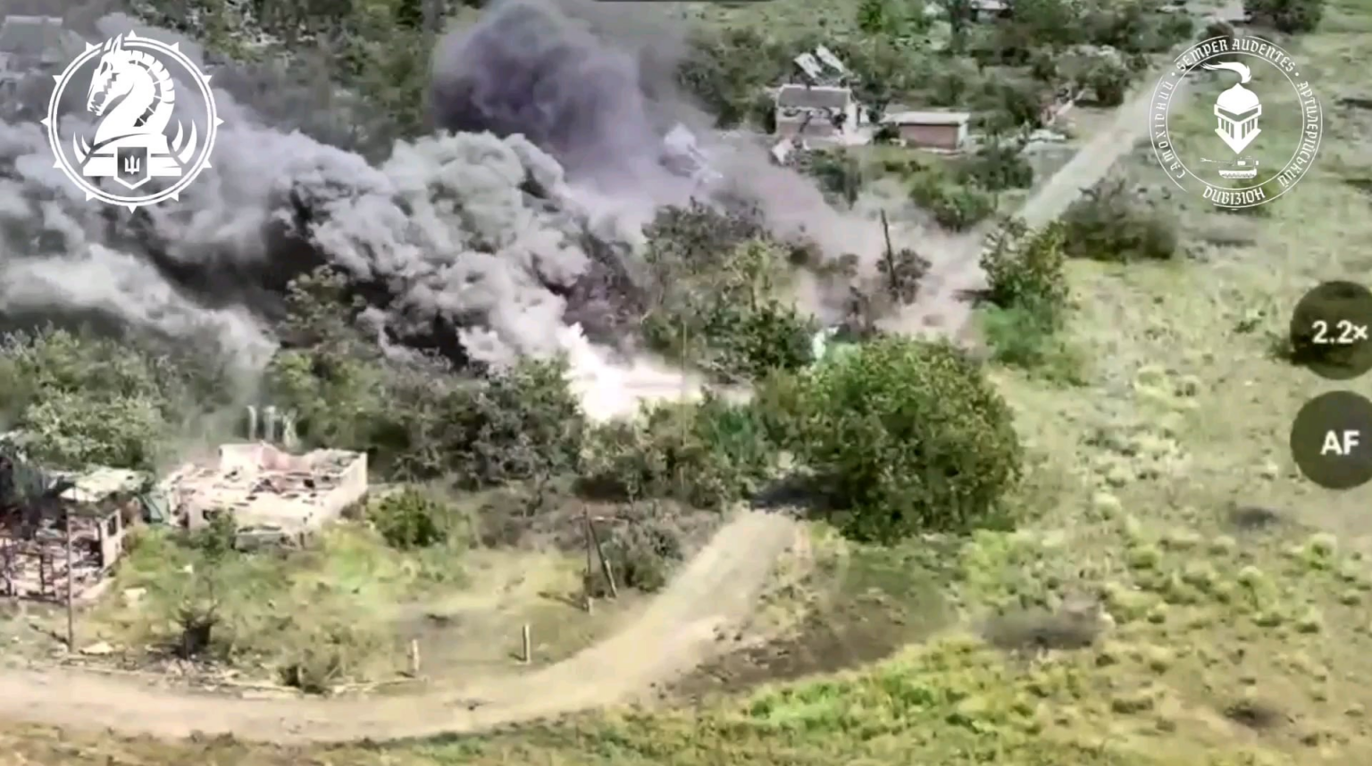 第47旅団の砲兵がロシア軍の陣地に照準を合わせる