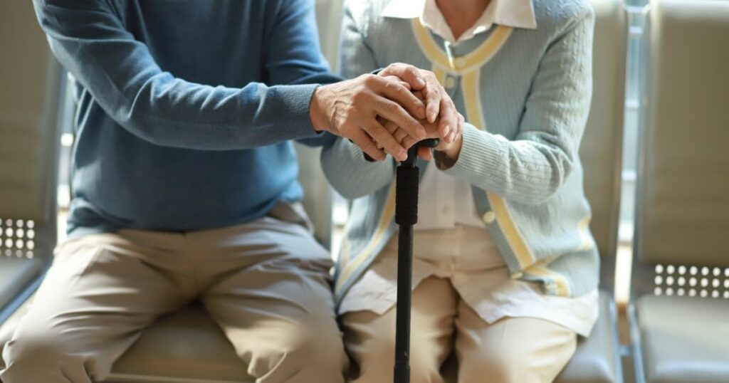 「専業主婦は普通ではない」「年金は退職後ではない」……年金改革4つの課題 支給開始年齢引き上げは不可避 ―「年金は退職後」という時代遅れの制度は廃止すべし