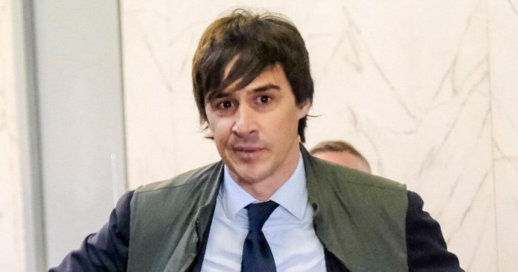 シニョレッリ氏はロロブリジーダの広報担当を辞任。 チャットで「別のパオロがいた」