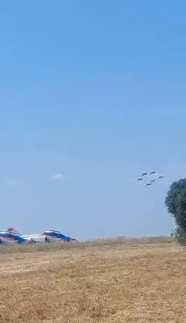 ベジャ航空ショー中に航空機が墜落