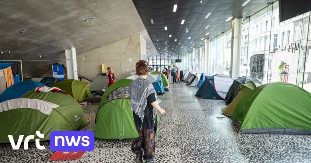 控訴裁判所、ゲント大学の建物を立ち退かせる可能性があるとの判決：「もはや純粋に平和的な抗議活動ではない」  VRT NWS: ニュース