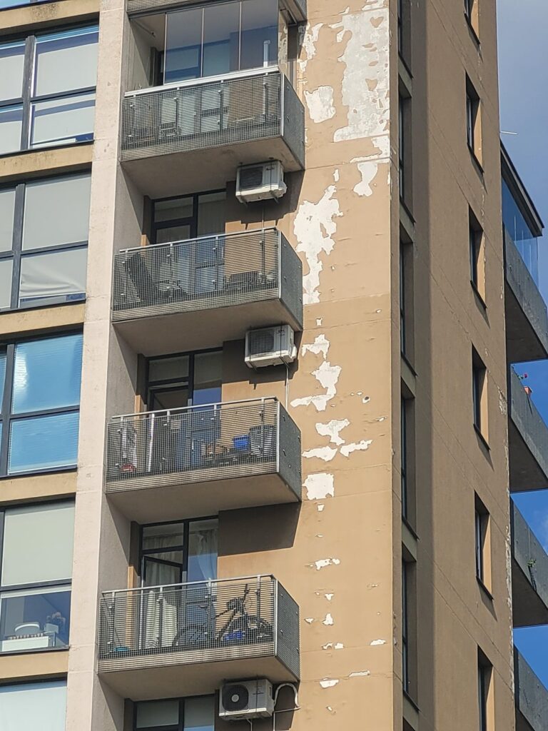 なぜ多くの建物は怖く見えるのでしょうか？