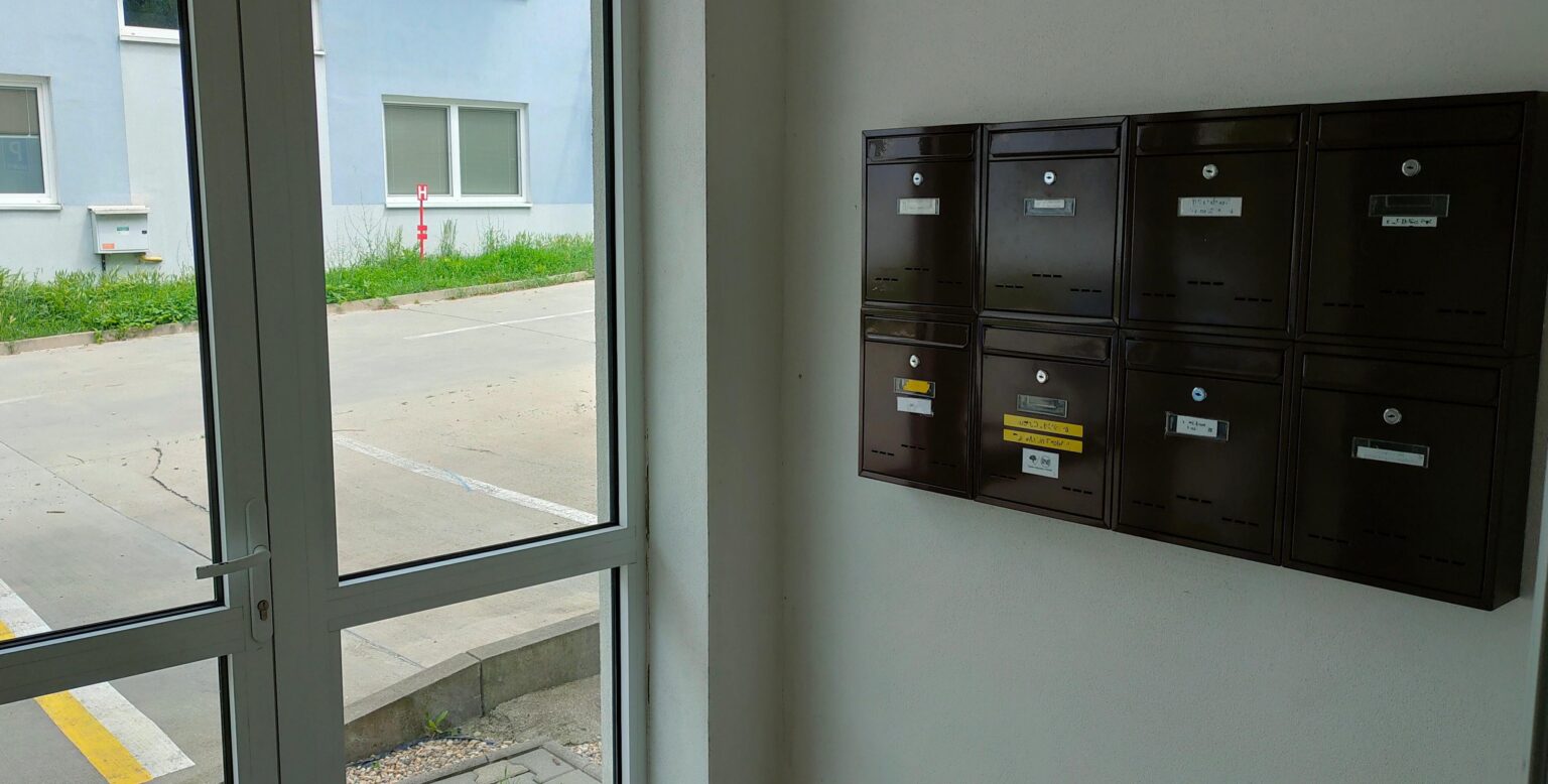 マンション内の郵便ポスト マンション内の郵便ポスト