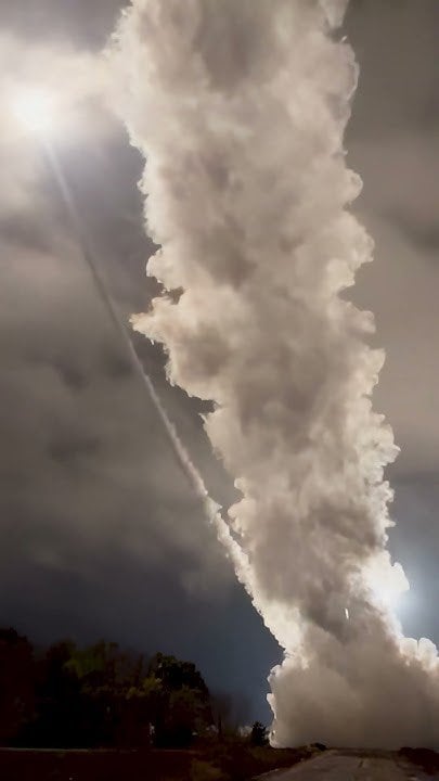 夜間攻撃：HIMARSが占領下のウクライナのロシアの標的にATACMSを発射