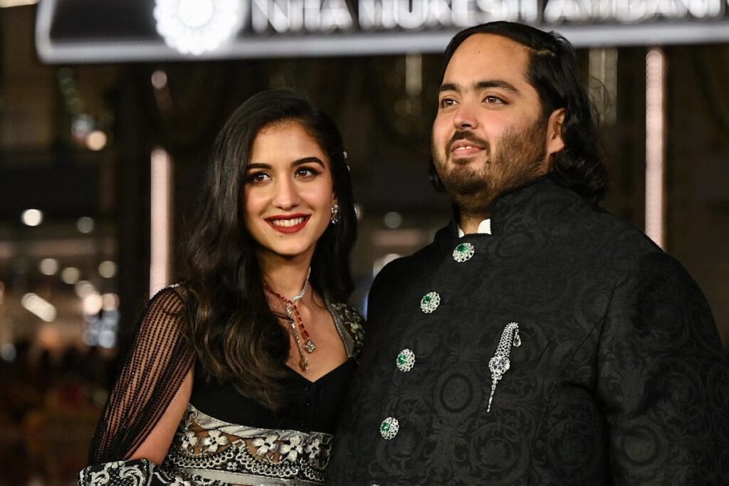 アンバニ氏の結婚披露宴クルーズ、イタリア人の反感を買う：「無秩序な行為」 | インディペンデント