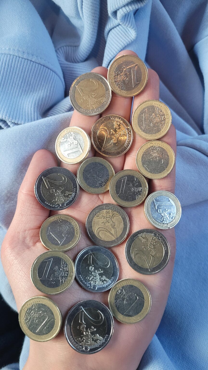 ゴミ箱に入ったお金
