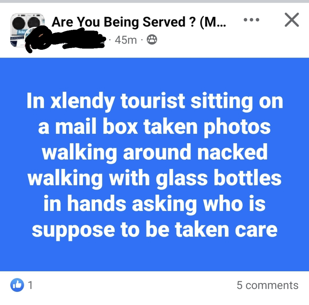 xlendyの裸の観光客