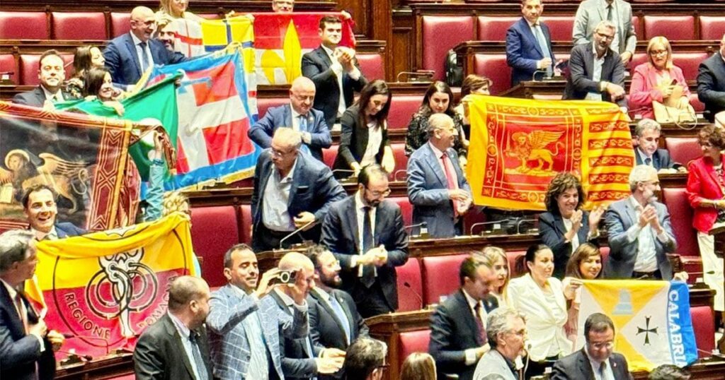 現在、議場における自治は法律となっている。