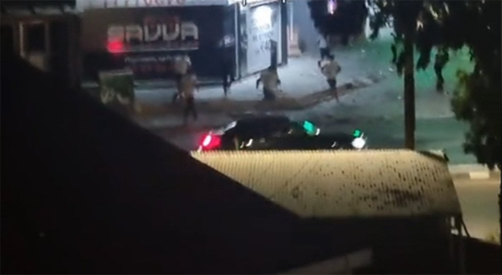 リマソールで50人が乱闘。みんな、都市にもっとスピードカメラが必要だと思う。