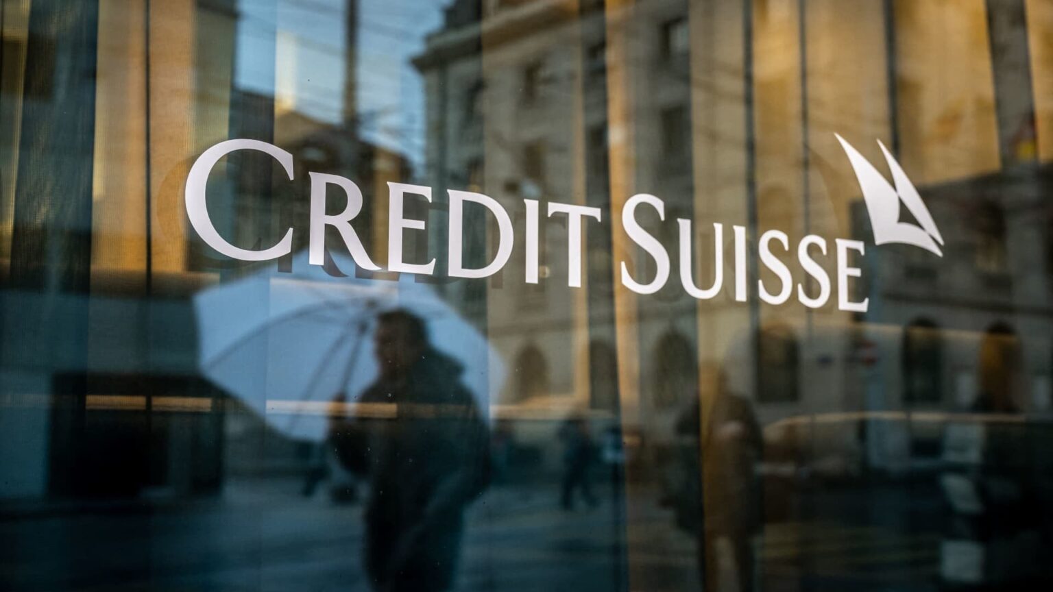クレディ・スイスの債券保有者、AT1債務の170億ドルの減損をめぐりスイスを米国で訴える