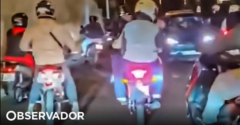 マージナルで逆走する数十台のバイクを撮影（マージナル・ファベーラ・スタイル）